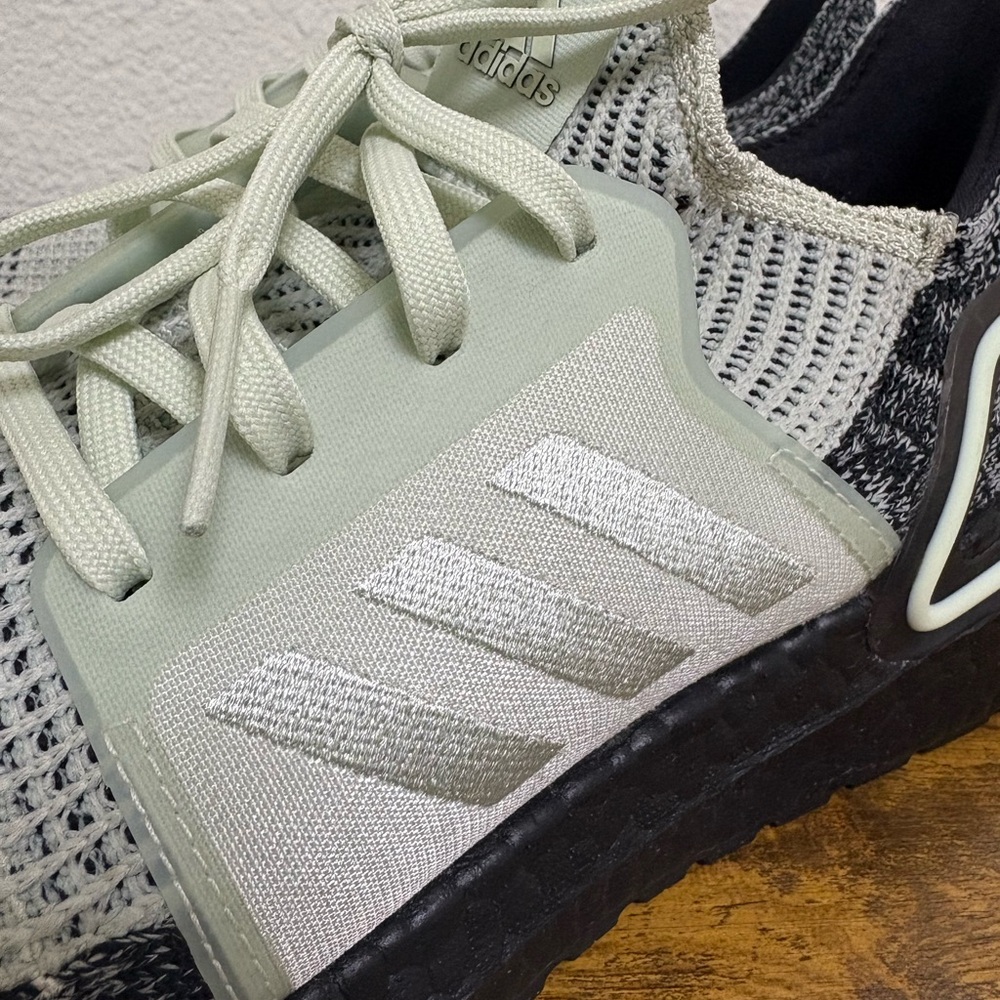 NWOB Adidas UltraBoost 19 'Linen Green' Mens 9.5/Women’s 10.5 F34075 - Picture 10 of 11